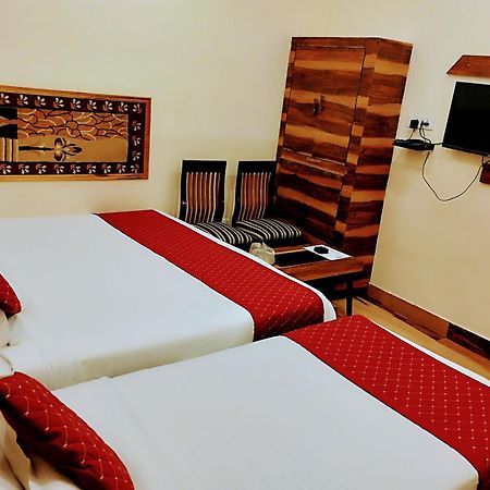 Bhagyashree Guest House 2 Km To Vishwanath Temple, Ganga Ghat Parking Available Varanasi Bagian luar foto