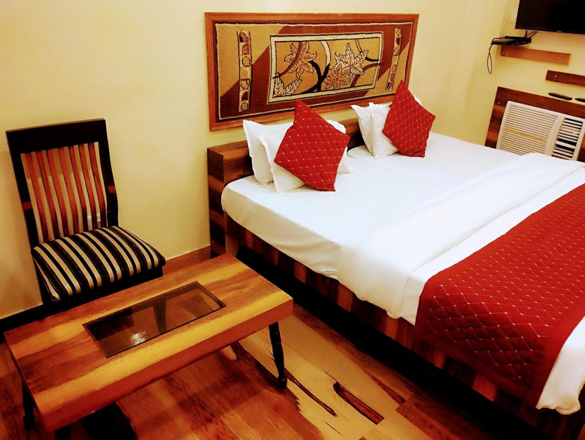 Bhagyashree Guest House 2 Km To Vishwanath Temple, Ganga Ghat Parking Available Varanasi Bagian luar foto