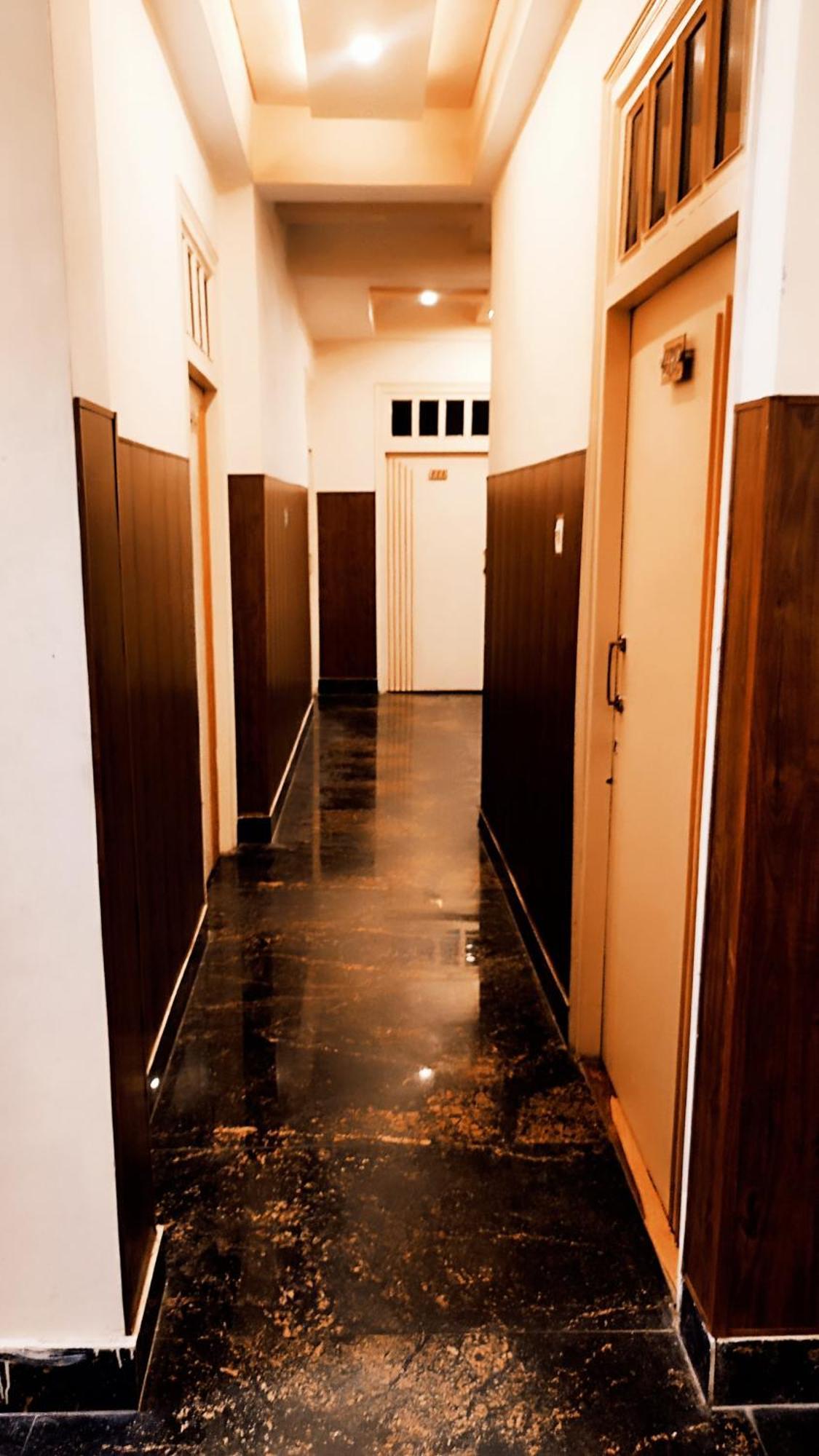Bhagyashree Guest House 2 Km To Vishwanath Temple, Ganga Ghat Parking Available Varanasi Bagian luar foto
